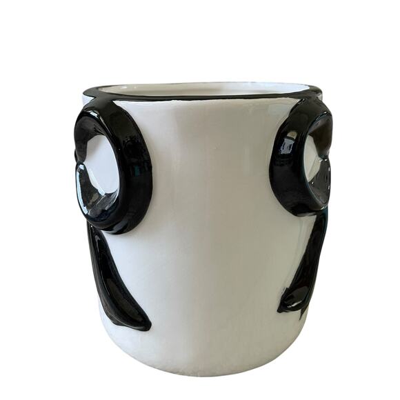 Sheffield Home Hand Painted Large Black Bow Embossed Mug Set of 2 White New - Picture 9 of 15